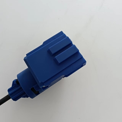 1J0 927 189 Sicherheitsschalter für die Kupplungsanlage aus ABS-Kunststoff für Audi/Volkswagen