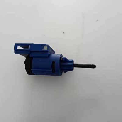 1J0 927 189 Sicherheitsschalter für die Kupplungsanlage aus ABS-Kunststoff für Audi/Volkswagen