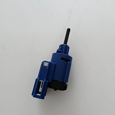 1J0 927 189 Sicherheitsschalter für die Kupplungsanlage aus ABS-Kunststoff für Audi/Volkswagen