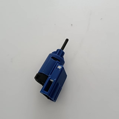 1J0 927 189 Sicherheitsschalter für die Kupplungsanlage aus ABS-Kunststoff für Audi/Volkswagen