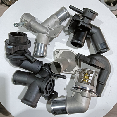 Changan Ford Fiesta V 1.3L 01-08 2S6G8250A1B Kühlmittelflansche mit Autobefestigung in Schwarz
