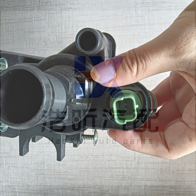 QF00T00042 Kühlmittelgehäuse Thermostat perfekt geeignet und Leistung für Renault Master
