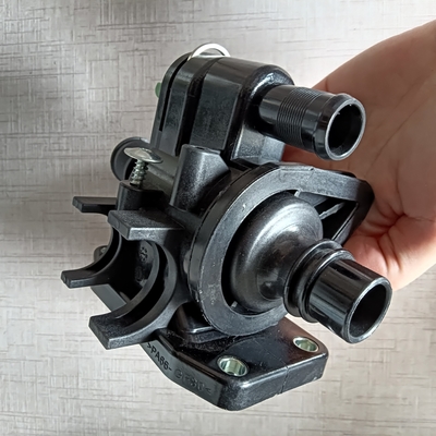 QF00T00042 Kühlmittelgehäuse Thermostat perfekt geeignet und Leistung für Renault Master