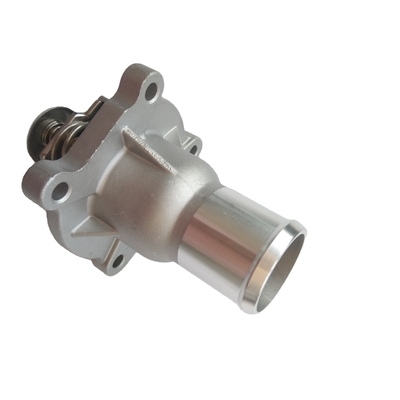 Der Thermostat-Gehäuse-Kühlmittelflansch für OPEL Fiat 24435102 6338050 1338404