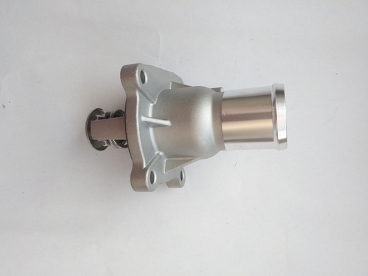 Der Thermostat-Gehäuse-Kühlmittelflansch für OPEL Fiat 24435102 6338050 1338404