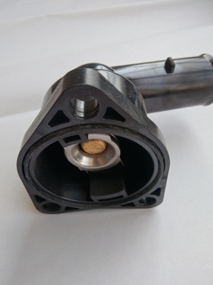 16031-37010 Toyota-Wassereinlass-Unterbaugruppe mit Thermostat Schwarz und IATF16949 zertifiziert