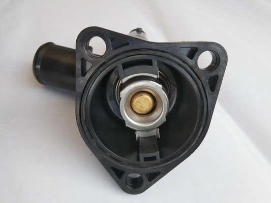 16031-37010 Toyota-Wassereinlass-Unterbaugruppe mit Thermostat Schwarz und IATF16949 zertifiziert