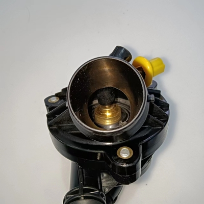 Fahrzeugmotor Kühlmittel Thermostat Gehäuse Montage für BMW X6 Jahr 2006-2013 Metall-Kunststoff