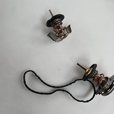 Metall-Kunststoff-Kühlmittelthermostat für Motoren für Ford F250 F350 F450 F550 6.4L 2008 2009 2010