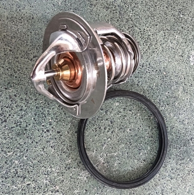 21200-VC20A 82Degree Motorkühlmittel Thermostat für SUNNY Traveller NP300 JUKE SUNNY