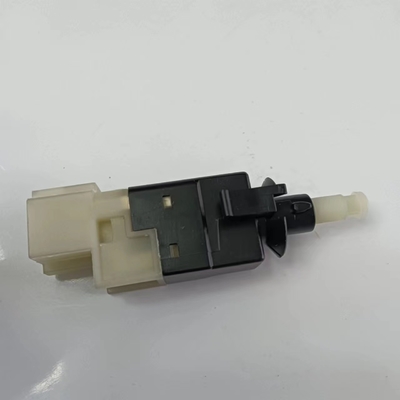 Mercedes-Benz E320 E350 E550 E63 AMG CLS550 CLS63 AMG Bremslichtschalter 0015454409/0015456709 4Pin