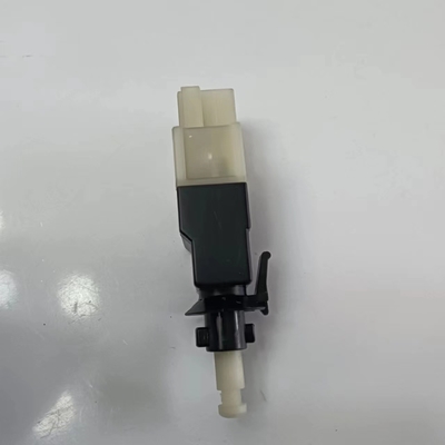 Mercedes-Benz E320 E350 E550 E63 AMG CLS550 CLS63 AMG Bremslichtschalter 0015454409/0015456709 4Pin